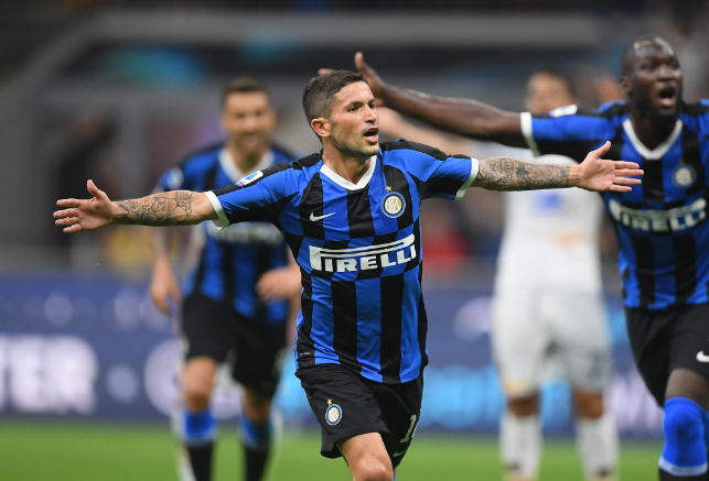 欧冠积分榜分析：小组晋级形势紧张,（欧冠积分解读：小组出线悬念丛生）