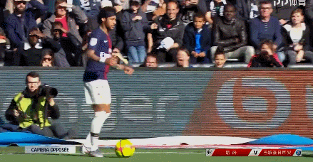 小法：阿隆索的难题是管理更衣室，每个人都认为自己应该首发（法布雷加斯：阿隆索最大挑战在更衣室管理——人人都觉得自己该首发）