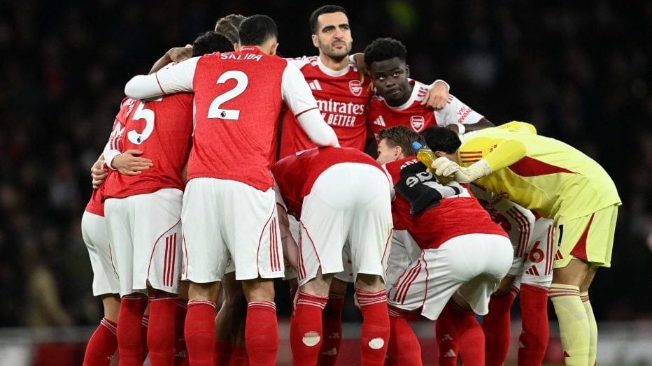 复出状态不错！库里首节6中4拿到10分（库里复出手感火热：首节6投4中拿下10分）