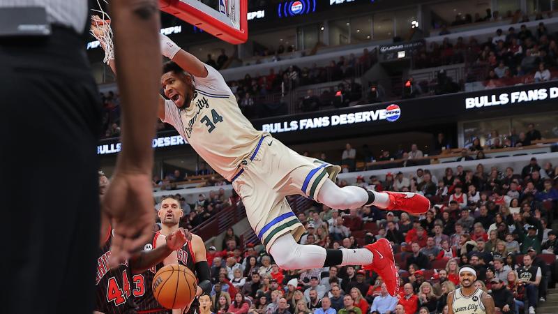 杰伦·布朗本赛季已经10次单节砍下15+，高居联盟第一（杰伦·布朗本季单节15+达成10次，领跑全联盟）