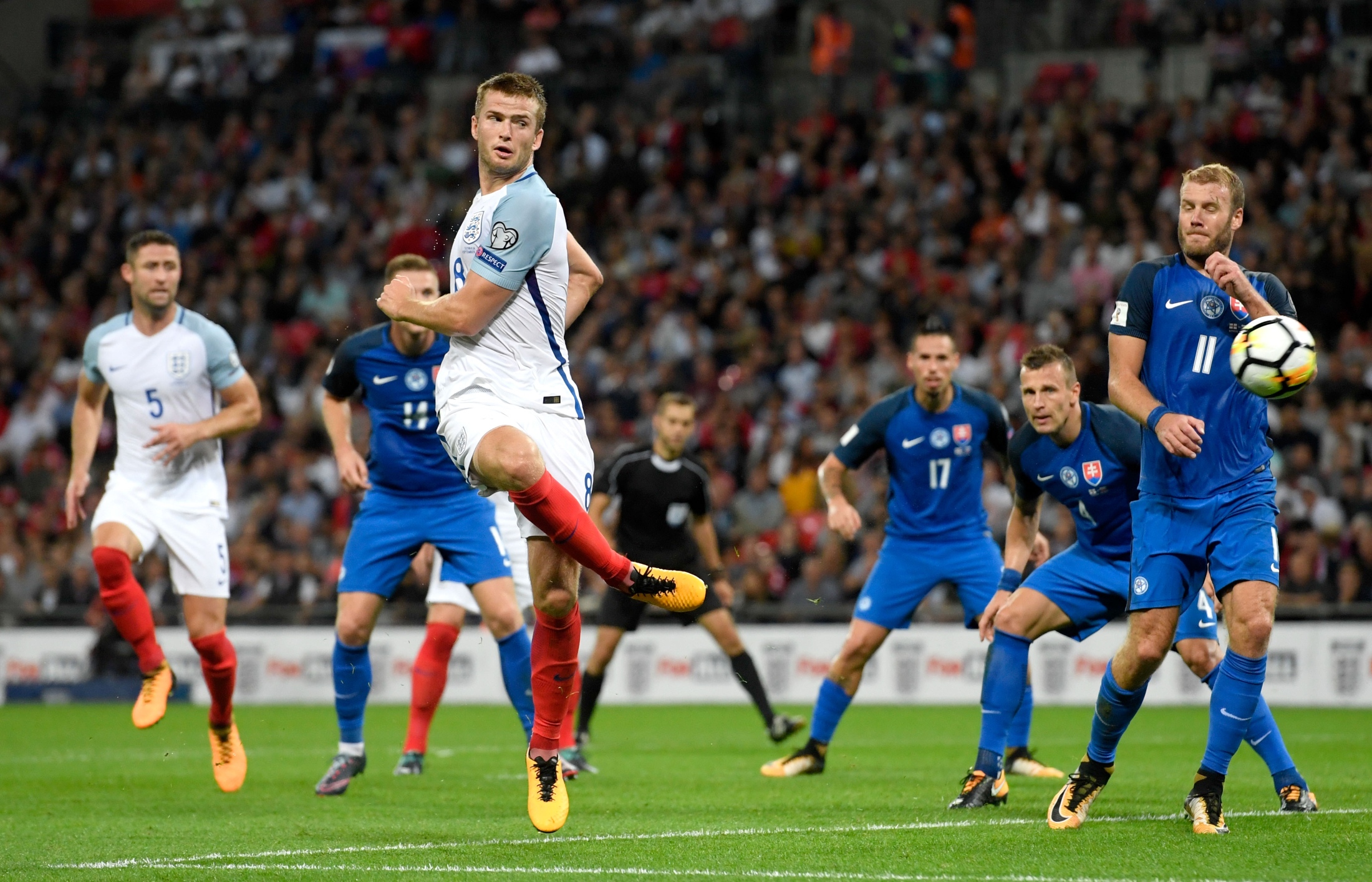 官方：71岁老帅滕·卡特执教苏里南，带队参加世界杯附加赛（官方宣布：71岁名帅滕·卡特出任苏里南主教练，率队出战世界杯附加赛）