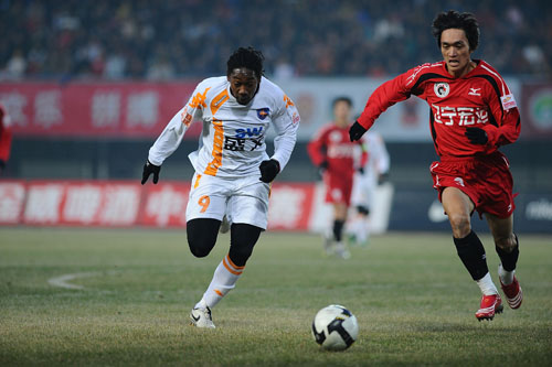 第94分钟丢球，阿森纳遭读秒绝杀！领先优势只剩3分，曼城看到希望！（阿森纳第94分钟读秒丢球遭绝杀，领先缩至3分，曼城重燃希望）