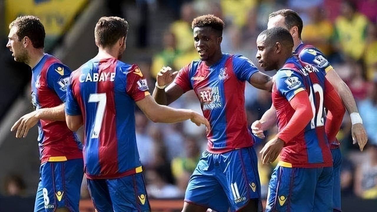 米利亚倒地后被布坎南用球近距离轰了一脚，骂布坎南后遭直红（米利亚倒地遭布坎南近距离砸球，口出恶言后直接染红）