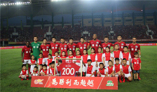 凯尔：我和施洛特贝克没矛盾；他的续约？在经济上我们尽全力（凯尔：与施洛特贝克无矛盾；续约事宜我们在财务上已尽全力）