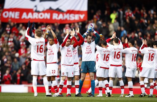 北京国安vs梅州客家首发：三外援PK四外援，塞鸟替补（北京国安对阵梅州客家首发公布：三外援对四外援，塞鸟替补待命）