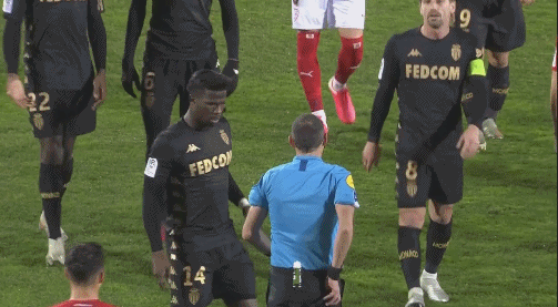 德劳伦蒂斯：现在取得的成就比肩马拉多纳？没有人能达到他的高度（德劳伦蒂斯：当下成绩能否比肩马拉多纳？他的高度无人可及）